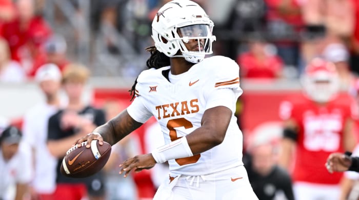 Oct 21, 2023; Houston, Texas, USA; Texas Longhorns quarterback Maalik Murphy (6) looks to pass the ball during the fourth quarter against the Houston Cougars at TDECU Stadium. Mandatory Credit: Maria Lysaker-USA TODAY Sports